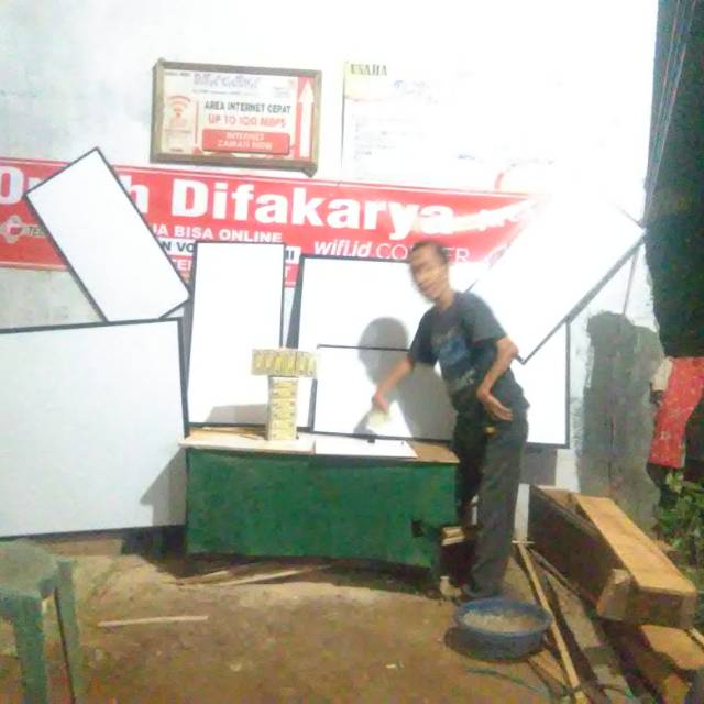 

Penghapus papan tulis white board dari bahan ramah lingkungan