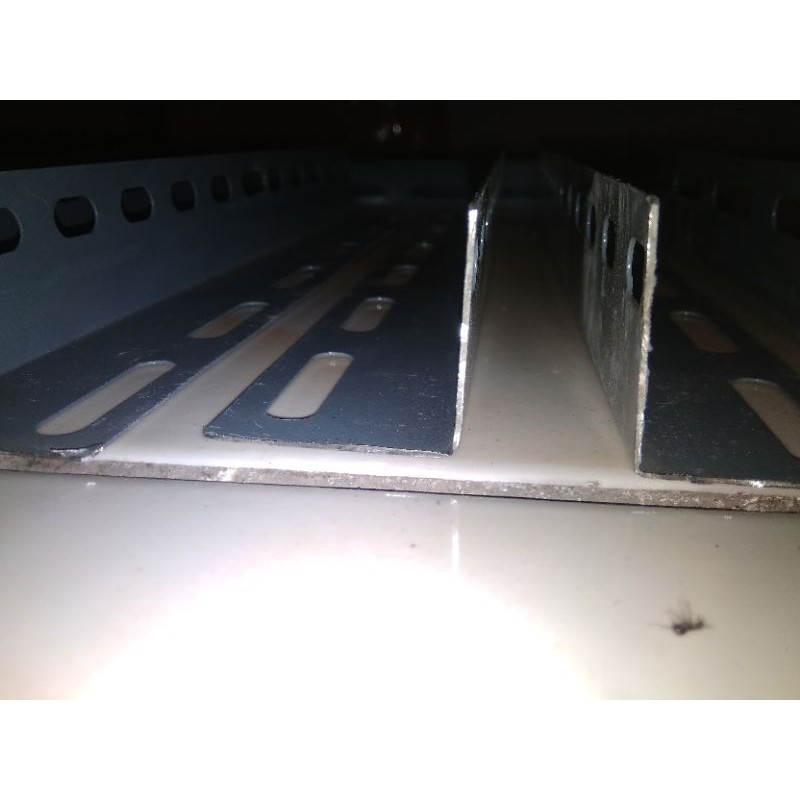 besi siku lubang 3,5x3,5,1mm.  per 1 batang