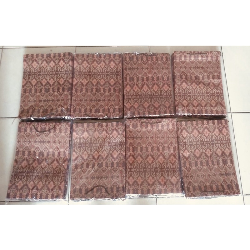 

PAPERBAG BATIK / TAS KERTAS ( 25 x 35 / 30 x 40 ) /lusin
