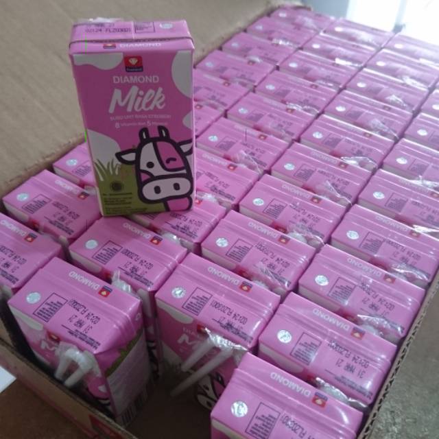 

Susu UHT Rasa Stroberi Diamond 125ml