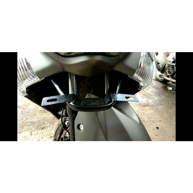 BREKET KUMIS PLAT NOMOR DEPAN NMAX LAMA / DUDUKAN PLAT NOMOR DEPAN NMAX OLD