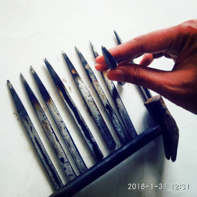 Pahat logam bak motor 1 set plus Palu