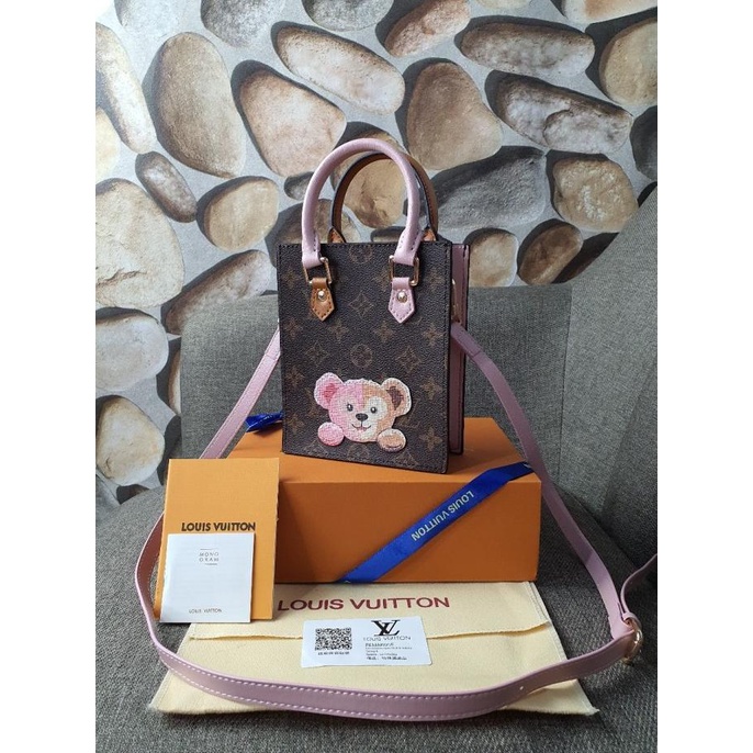 Bag Canvas - Tas L V Petit Sac Plat Canvas Patch Pink Bear Monogram Ap726-1