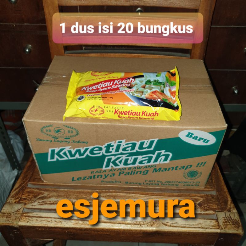 

Kwetiau Kuah Rasa Ayam Bawang Burung Layang Terbang / Indomie mie instant