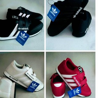 Y 519 sepatu  adidas  anak  sneakers sekolah  hitam  putih 