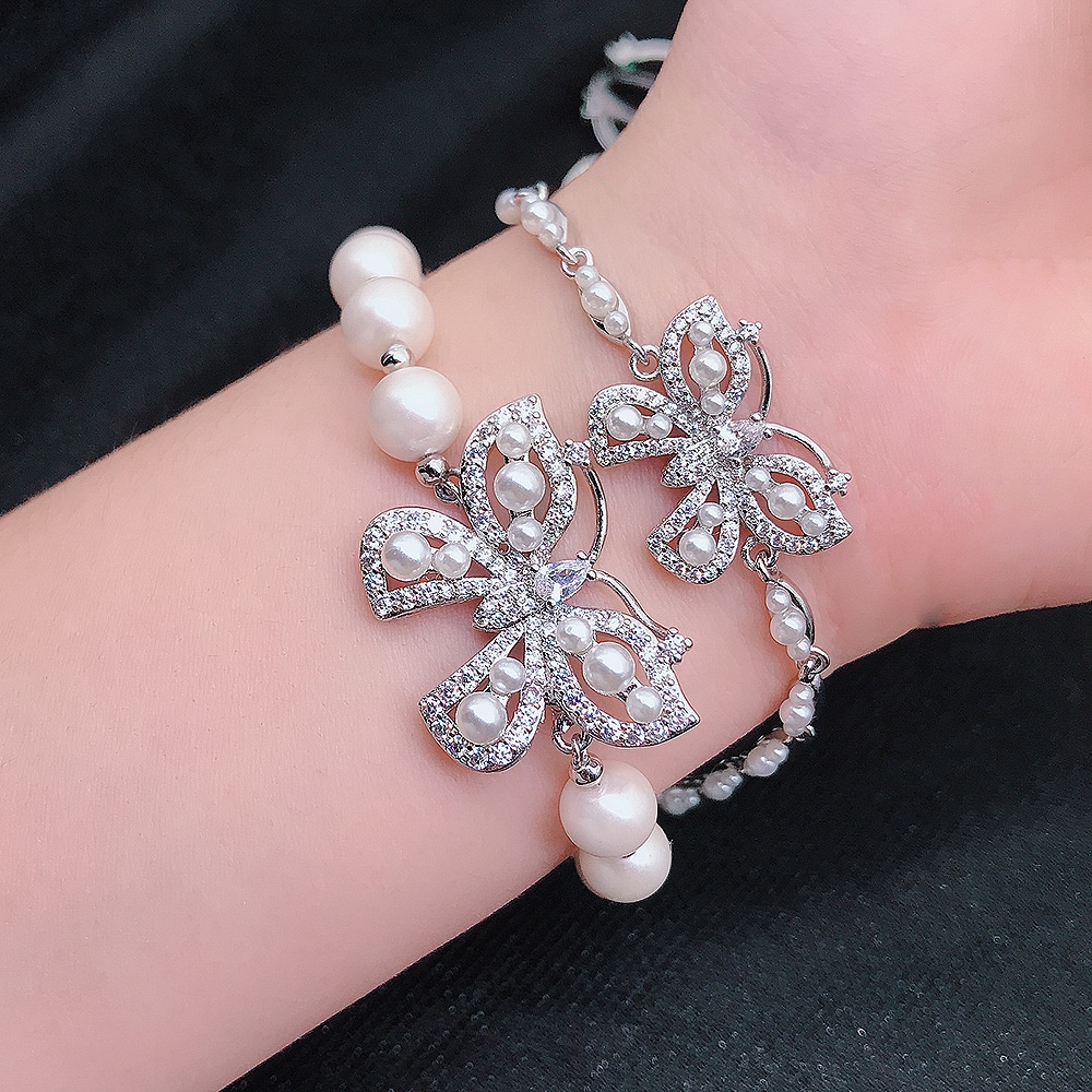 Gelang Adjustable Bahan Stainless Steel Aksen Kupu-Kupu Dan Mutiara Untuk Wanita