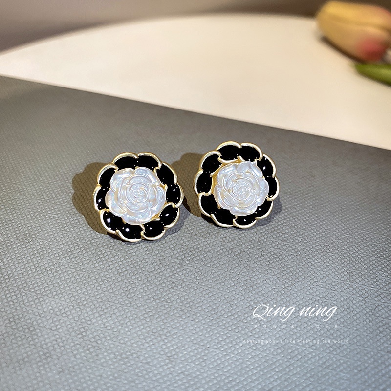 Anting Tusuk Motif Bunga Camellia Simple Elegan Ala Korea Untuk Wanita