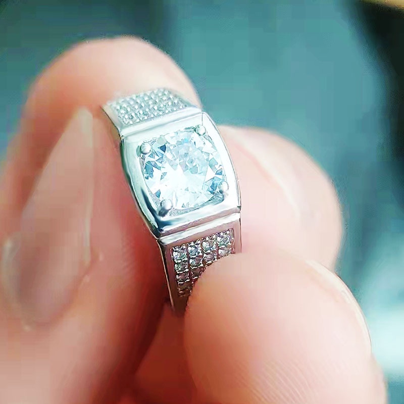 Cincin Desain Empat Cakar Bahan Stainless Steel 925 Hias Berlian 1 Karat Untuk Pria