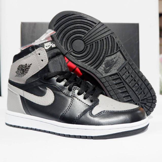 nike air jordan 1 high shadow