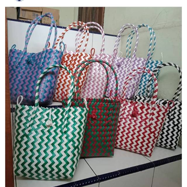 Tas anyaman astor bahan embos super plus cantolan samping