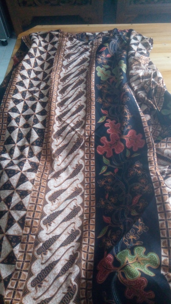 Kaftan Batik Solo Srikandi 10 Seri C Rayya Atasan Modern Premium Couple