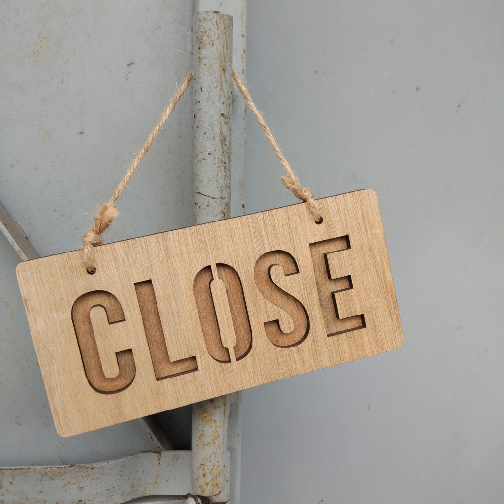 PAPAN GANTUNG KAYU OPEN CLOSE WOODEN HANGING SIGN