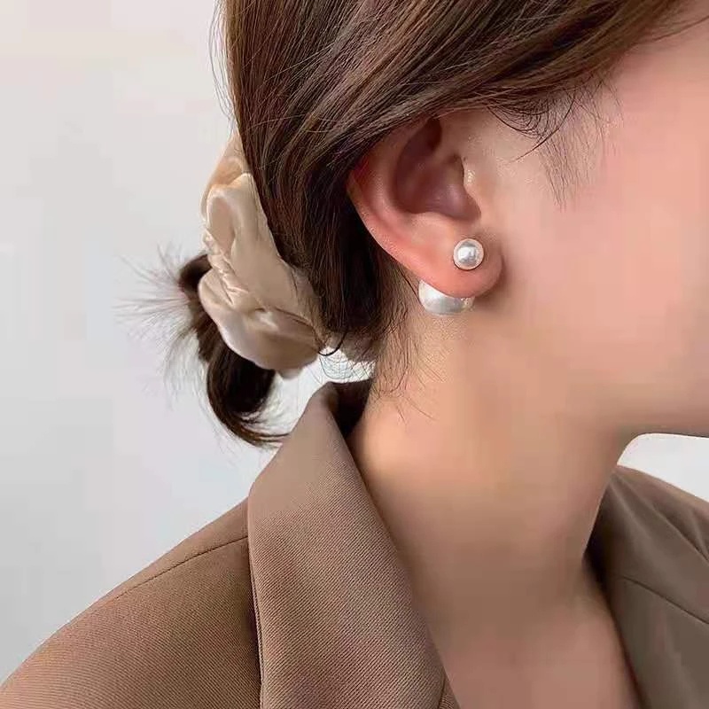 1 Pasang Anting Stud Mutiara Dua Sisi Warna Putih Untuk Wanita