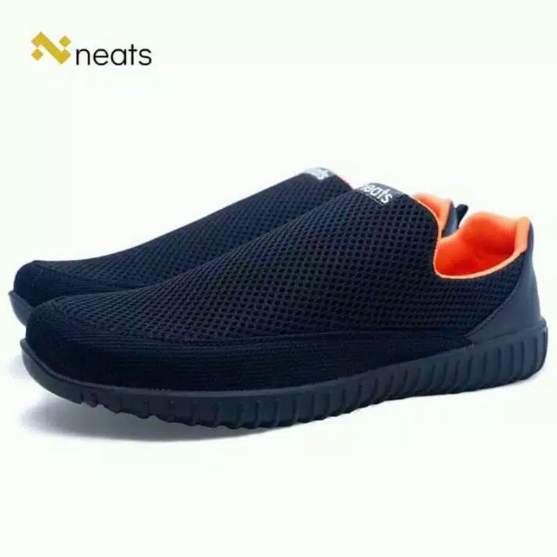 srilie Sepatu pria Hitam polos