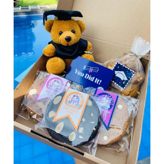 

Best Product!!! Hampers Wisuda / Graduation Gift Box - Paling Diminati