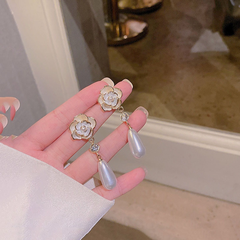 Anting Panjang Desain Bunga Camellia Aksen Mutiara Bahan S925 silver