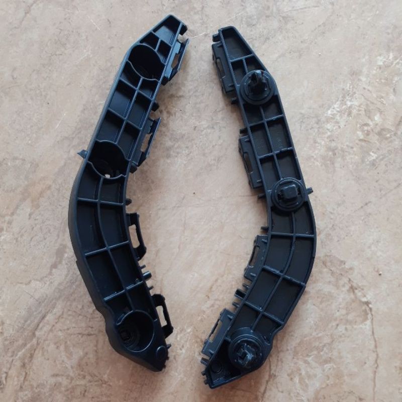 brecket bumper depan innova 2012 - 2015