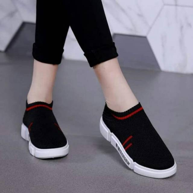 Sepatu Slip On Yoppy