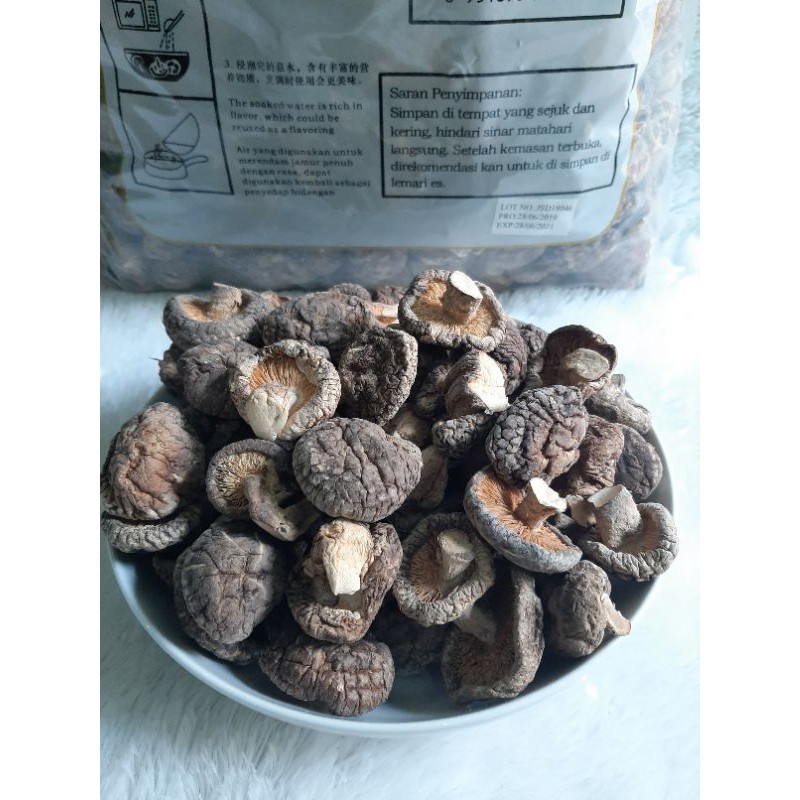 

Jamur Hioki Shitake Kering 3-4 cm ( 500gram )