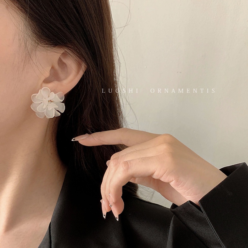 Anting Tusuk Motif Bunga Hias Mutiara Imitasi Bahan Sterling Silver 925 Ala Korea Untuk Wanita