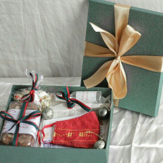 

CHRISTMAS HAMPERS MANA ULOS Paket 1