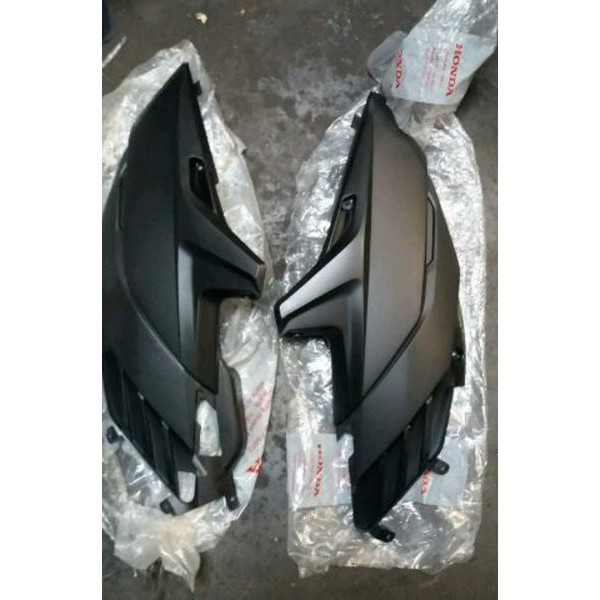 Sambungan Body Samping SEPASANG Honda Vario 110 Karbu CBS Techno ORI AHM