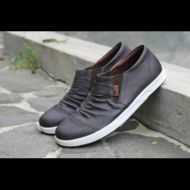 Sepatu D-island Wrinkle White Sole / sepatu d island