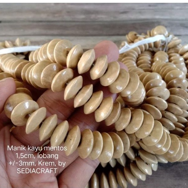 Manik Kayu Pipih 1,5cm Krem