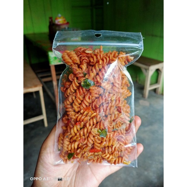 

Makaroni sambal terasi pedas daun purut