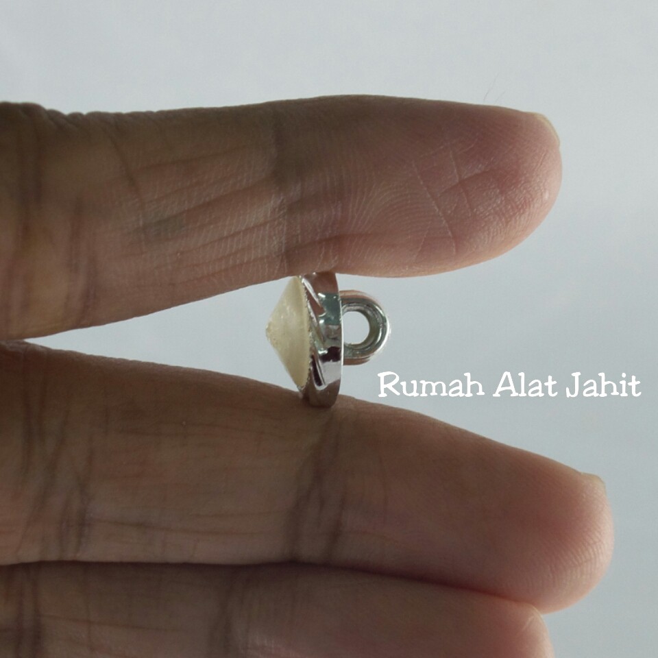 Kancing Akrilik Bulat Motif Bergelombang 12mm