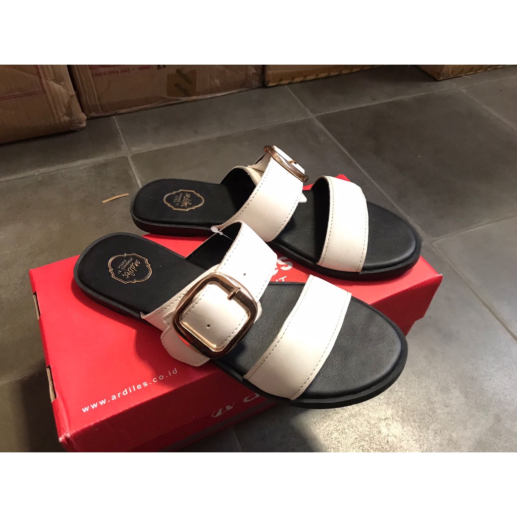 Sandal 4 warna Sendal warna emas hitam perak putih Fashion Model Korea wanita cantik tampil soimah mewah Ardiles Melani SL12 nagita style