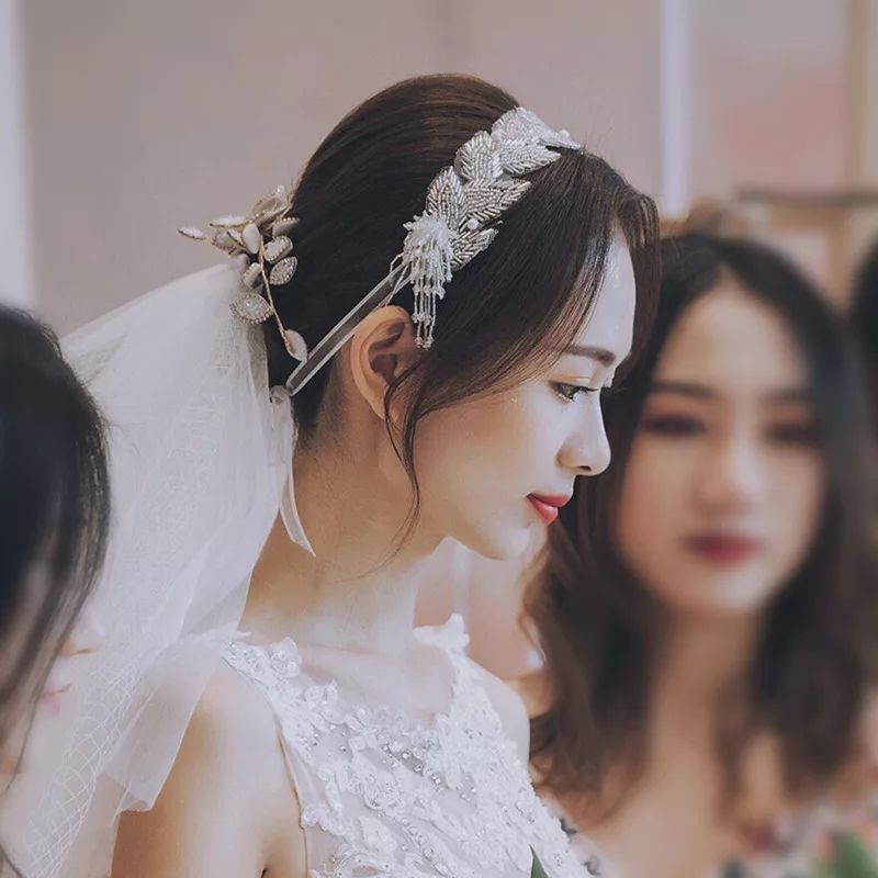 Korean wedding headband with leaves and tassel