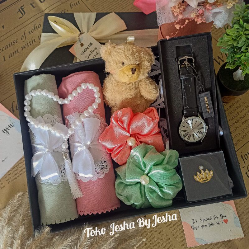 PAKET KADO ULTAH PACAR HADIAH ULANG TAHUN ISTRI HIJAB GIFT BOX CANTIK KOMPLIT JAM TANGAN BONEKA SCRU