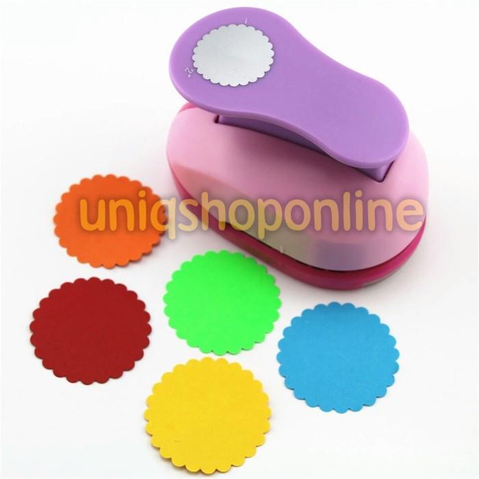 

Delia | Pembolong Kertas Bulat Kembang 2"/5Cm Scallop Circle Punch Perforator