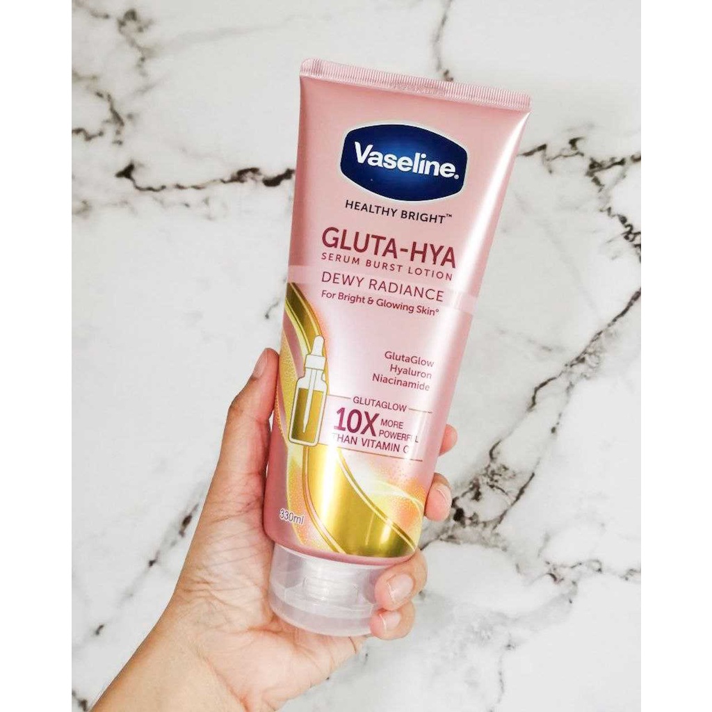 Vaseline Gluta Hya Dewy Radiance Flawless Bright 200 mL Brightening Body Lotion Pemutih Kulit 200ml Cream Whitening Pelembab Krim Pelembut Pencerah Badan Vaseline Gluta-Hya Healthy Bright Glutation Hyaluron Niacinamide Serum UV A UV B PA++ Vit C