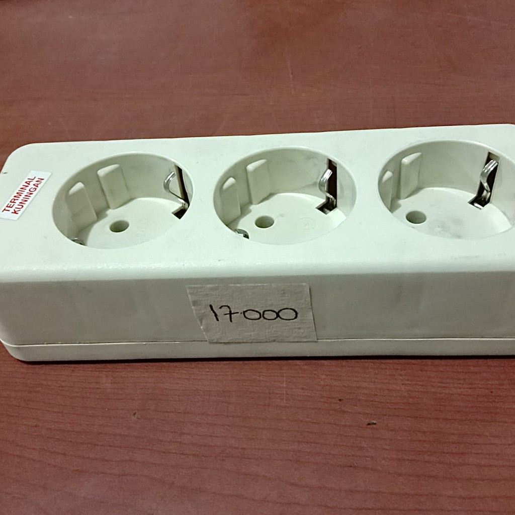 stop kontak listrik terminal 3 lubang