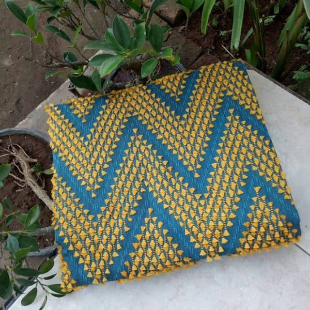 Kain tenun sutra bulu