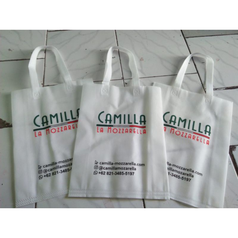 

Tas spunbond termurah tipe tali uk 30×40×10 1sisi 3 warna/kilat