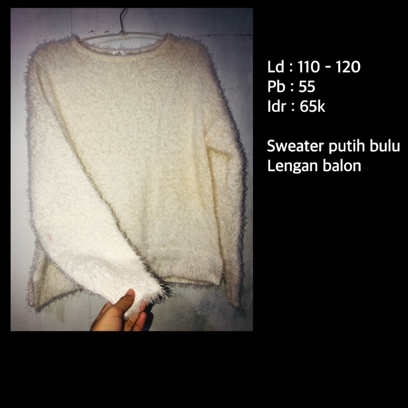 sweater bulu putih lengan balon