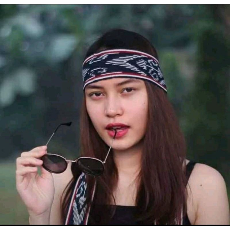 IKAT KEPALA SYAL TENUN ETNIK JEPARA, TAROJA DAYAK KALIMANTAN DAN SUMBA NTT