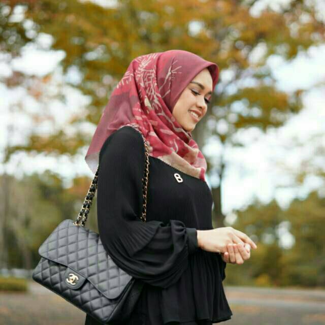 Preloved Buttonscarves Ginkgo Red Bean / Buttonscarves Ginkgo Red Bean