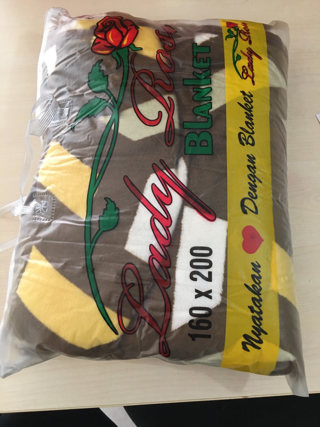 Selimut Minimalis Abstrak Lady Rose Uk. (160x200) Cm Motif Splash, Stacko, Roman, Heart