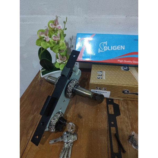 Handle pintu model antik merk Soligen tipe 5077 AB