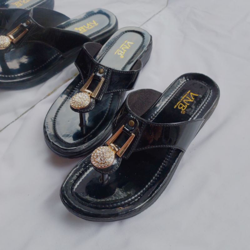 Sandal Jepit Wanita Bahan Glossy Tatakan Tebal (Agnes)