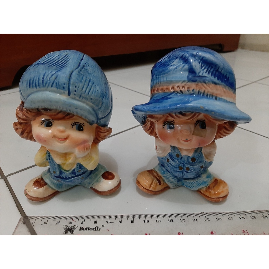 pajangan hiasan dekorasi celengan patung anak kecil topi baju biru keramik porselen porcelain antik