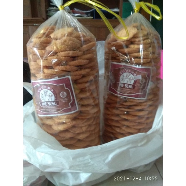 

pie susu/kue bolu kering khas Tasikmalaya