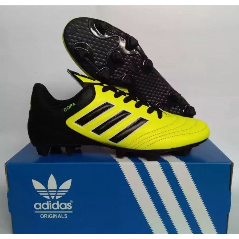 SPATU SEPAK BOLA ADIDASSS