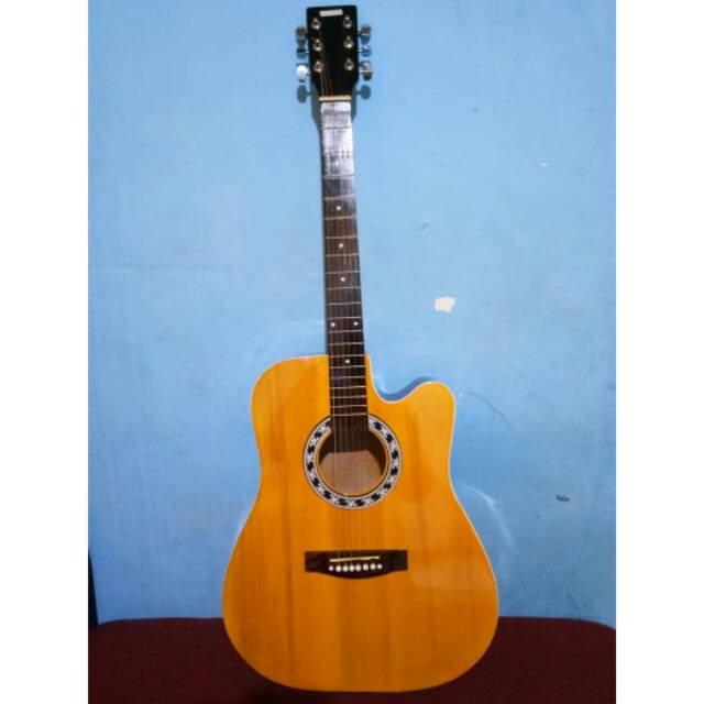 Gitar Akustik Elektric Yamaha Jumbo