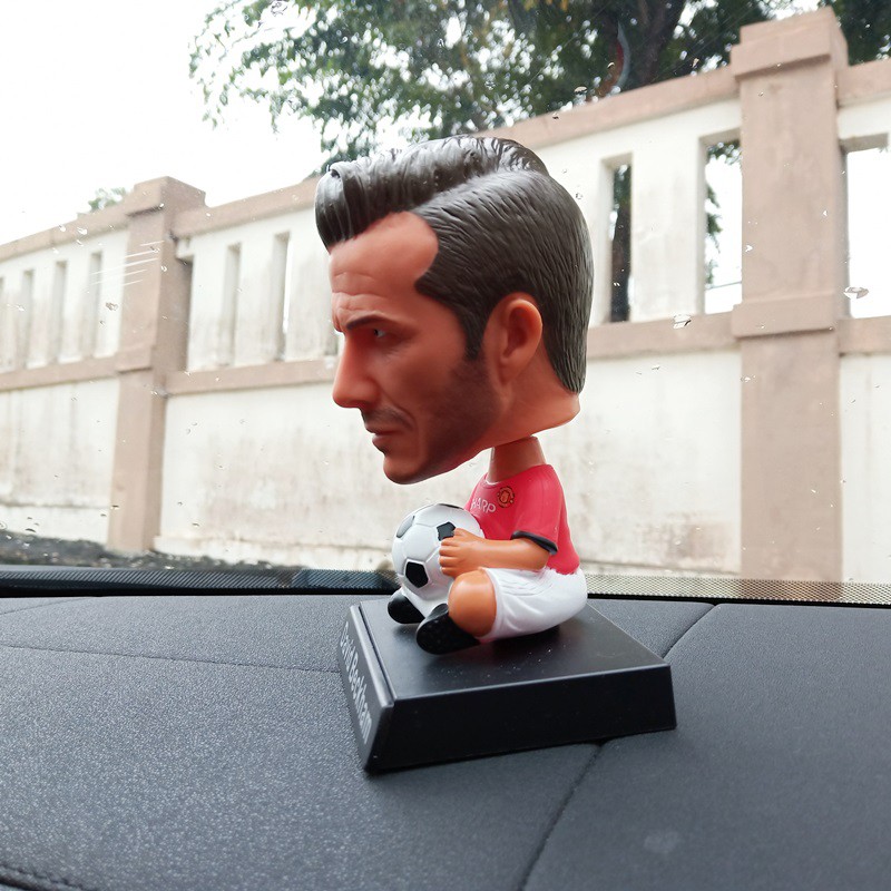 RONALDO MESSI DAVID BECKHAM Figure Miniatur Pajangan Mobil Stand Goyang Kepala Shacking Head Toy