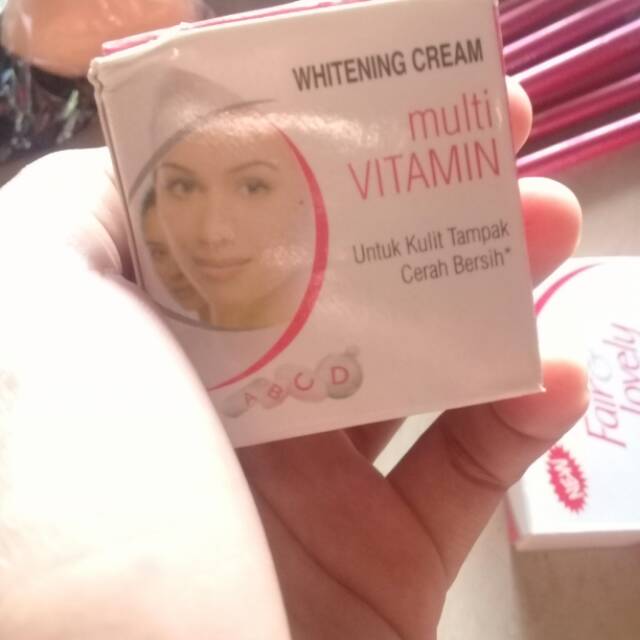 Krim fair and lovely siang malam